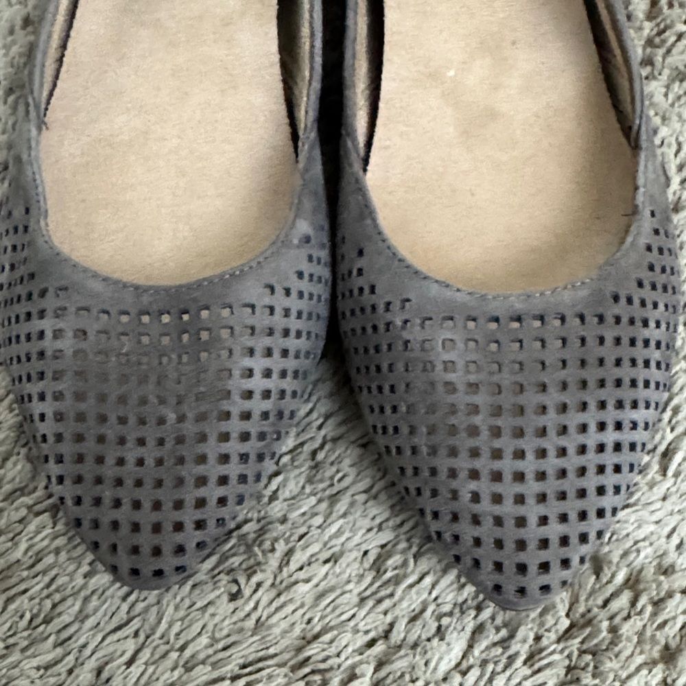 Vionic Posey Suede Perforated Pointed-Toe Flats Taupe size 6.5 Comfort Casual - Picture 4 of 7